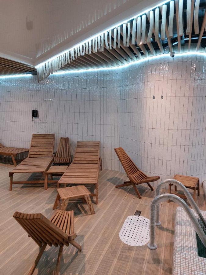 Leon Hotel Lviv Exterior photo